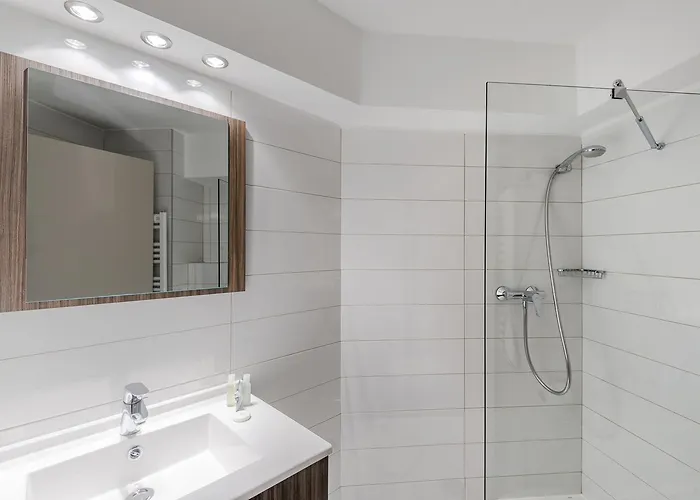 Aparthotel The Originals Hevea 3*